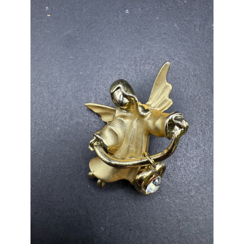 Vintage Signed Giusti Gigi Pin Guardian Angel Rhinestone Heart Gold Tone Metal